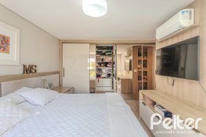 Casa à venda com 284m², 3 dormitórios, 1 suíte, 3 vagas, no bairro Tristeza em Porto Alegre