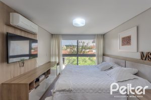 Casa à venda com 284m², 3 dormitórios, 1 suíte, 3 vagas, no bairro Tristeza em Porto Alegre