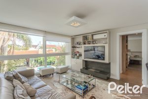 Casa à venda com 284m², 3 dormitórios, 1 suíte, 3 vagas, no bairro Tristeza em Porto Alegre