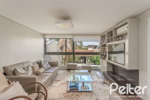 Casa à venda com 284m², 3 dormitórios, 1 suíte, 3 vagas, no bairro Tristeza em Porto Alegre