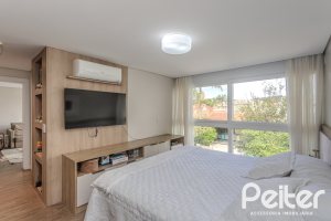 Casa à venda com 284m², 3 dormitórios, 1 suíte, 3 vagas, no bairro Tristeza em Porto Alegre