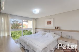 Casa à venda com 284m², 3 dormitórios, 1 suíte, 3 vagas, no bairro Tristeza em Porto Alegre