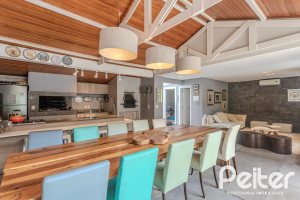 Casa à venda com 284m², 3 dormitórios, 1 suíte, 3 vagas, no bairro Tristeza em Porto Alegre