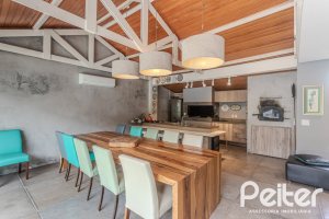 Casa à venda com 284m², 3 dormitórios, 1 suíte, 3 vagas, no bairro Tristeza em Porto Alegre