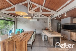 Casa à venda com 284m², 3 dormitórios, 1 suíte, 3 vagas, no bairro Tristeza em Porto Alegre