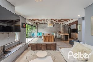 Casa à venda com 284m², 3 dormitórios, 1 suíte, 3 vagas, no bairro Tristeza em Porto Alegre