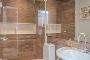 Casa à venda com 284m², 3 dormitórios, 1 suíte, 3 vagas, no bairro Tristeza em Porto Alegre