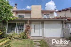 Casa à venda com 284m², 3 dormitórios, 1 suíte, 3 vagas, no bairro Tristeza em Porto Alegre