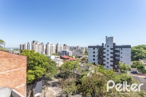 Apartamento à venda com 106m², 3 dormitórios, 1 suíte, 2 vagas, no bairro Menino Deus em Porto Alegre