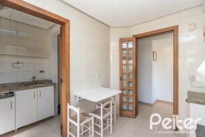 Apartamento à venda com 106m², 3 dormitórios, 1 suíte, 2 vagas, no bairro Menino Deus em Porto Alegre