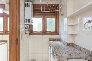 Apartamento à venda com 106m², 3 dormitórios, 1 suíte, 2 vagas, no bairro Menino Deus em Porto Alegre