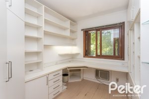 Apartamento à venda com 106m², 3 dormitórios, 1 suíte, 2 vagas, no bairro Menino Deus em Porto Alegre