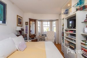 Casa em Condomínio à venda com 227m², 3 dormitórios, 1 suíte, 3 vagas, no bairro Tristeza em Porto Alegre