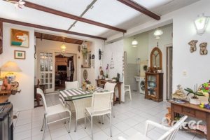 Casa em Condomínio à venda com 227m², 3 dormitórios, 1 suíte, 3 vagas, no bairro Tristeza em Porto Alegre