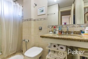 Casa em Condomínio à venda com 227m², 3 dormitórios, 1 suíte, 3 vagas, no bairro Tristeza em Porto Alegre