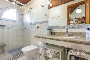 Casa em Condomínio à venda com 227m², 3 dormitórios, 1 suíte, 3 vagas, no bairro Tristeza em Porto Alegre