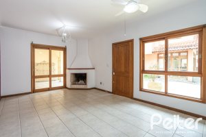 Casa em Condomínio à venda com 132m², 3 dormitórios, 1 suíte, 2 vagas, no bairro Guarujá em Porto Alegre