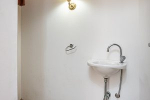 Casa em Condomínio à venda com 132m², 3 dormitórios, 1 suíte, 2 vagas, no bairro Guarujá em Porto Alegre