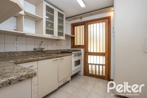 Casa em Condomínio à venda com 132m², 3 dormitórios, 1 suíte, 2 vagas, no bairro Guarujá em Porto Alegre