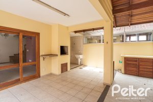 Casa em Condomínio à venda com 132m², 3 dormitórios, 1 suíte, 2 vagas, no bairro Guarujá em Porto Alegre