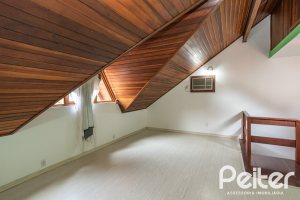 Casa em Condomínio à venda com 132m², 3 dormitórios, 1 suíte, 2 vagas, no bairro Guarujá em Porto Alegre