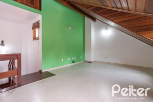 Casa em Condomínio à venda com 132m², 3 dormitórios, 1 suíte, 2 vagas, no bairro Guarujá em Porto Alegre