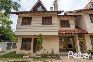 Casa em Condomínio à venda com 132m², 3 dormitórios, 1 suíte, 2 vagas, no bairro Guarujá em Porto Alegre