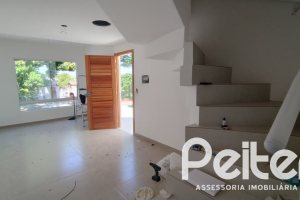 Casa à venda com 74m², 2 dormitórios, 1 suíte, 2 vagas, no bairro Nonoai em Porto Alegre