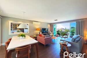 Casa em Condomínio à venda com 271m², 3 dormitórios, 1 suíte, 2 vagas, no bairro Vila Assunção em Porto Alegre