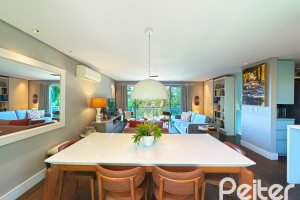 Casa em Condomínio à venda com 271m², 3 dormitórios, 1 suíte, 2 vagas, no bairro Vila Assunção em Porto Alegre