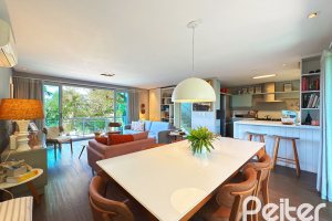 Casa em Condomínio à venda com 271m², 3 dormitórios, 1 suíte, 2 vagas, no bairro Vila Assunção em Porto Alegre