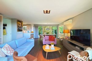 Casa em Condomínio à venda com 271m², 3 dormitórios, 1 suíte, 2 vagas, no bairro Vila Assunção em Porto Alegre