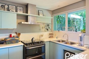 Casa em Condomínio à venda com 271m², 3 dormitórios, 1 suíte, 2 vagas, no bairro Vila Assunção em Porto Alegre