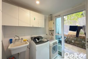 Casa em Condomínio à venda com 271m², 3 dormitórios, 1 suíte, 2 vagas, no bairro Vila Assunção em Porto Alegre