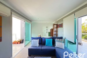 Casa em Condomínio à venda com 271m², 3 dormitórios, 1 suíte, 2 vagas, no bairro Vila Assunção em Porto Alegre