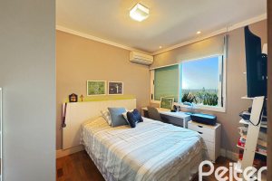 Casa em Condomínio à venda com 271m², 3 dormitórios, 1 suíte, 2 vagas, no bairro Vila Assunção em Porto Alegre