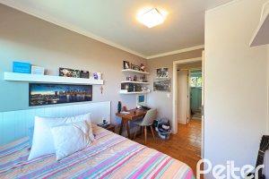 Casa em Condomínio à venda com 271m², 3 dormitórios, 1 suíte, 2 vagas, no bairro Vila Assunção em Porto Alegre