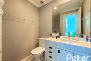 Casa em Condomínio à venda com 271m², 3 dormitórios, 1 suíte, 2 vagas, no bairro Vila Assunção em Porto Alegre