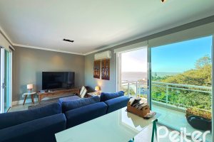 Casa em Condomínio à venda com 271m², 3 dormitórios, 1 suíte, 2 vagas, no bairro Vila Assunção em Porto Alegre