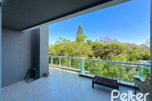 Casa em Condomínio à venda com 271m², 3 dormitórios, 1 suíte, 2 vagas, no bairro Vila Assunção em Porto Alegre