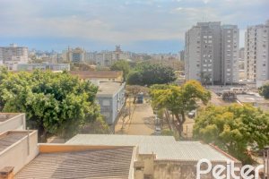 Apartamento à venda com 64m², 2 dormitórios, 1 suíte, 2 vagas, no bairro Menino Deus em Porto Alegre