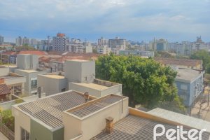 Apartamento à venda com 64m², 2 dormitórios, 1 suíte, 2 vagas, no bairro Menino Deus em Porto Alegre