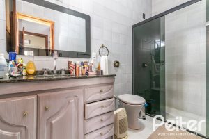 Casa à venda com 170m², 3 dormitórios, 1 suíte, 2 vagas, no bairro Ipanema em Porto Alegre