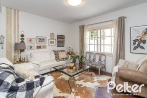 Casa à venda com 170m², 3 dormitórios, 1 suíte, 2 vagas, no bairro Ipanema em Porto Alegre