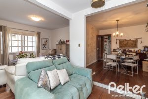 Casa à venda com 170m², 3 dormitórios, 1 suíte, 2 vagas, no bairro Ipanema em Porto Alegre