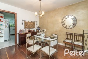 Casa à venda com 170m², 3 dormitórios, 1 suíte, 2 vagas, no bairro Ipanema em Porto Alegre