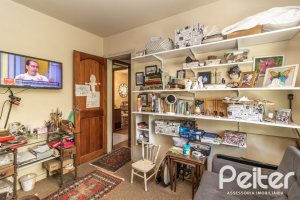 Casa à venda com 170m², 3 dormitórios, 1 suíte, 2 vagas, no bairro Ipanema em Porto Alegre