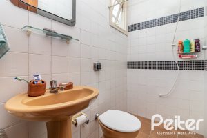 Casa à venda com 170m², 3 dormitórios, 1 suíte, 2 vagas, no bairro Ipanema em Porto Alegre