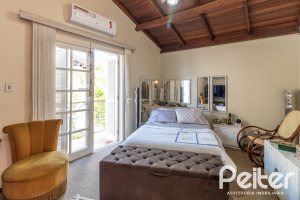 Casa à venda com 170m², 3 dormitórios, 1 suíte, 2 vagas, no bairro Ipanema em Porto Alegre