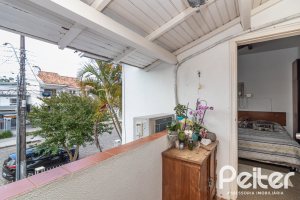 Casa à venda com 170m², 3 dormitórios, 1 suíte, 2 vagas, no bairro Ipanema em Porto Alegre